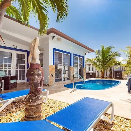 Casa Blanca - Waterfront Pool Home, Game Room, 45' Dock
